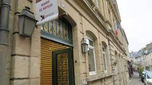 Pour obtenir un acte de l'état civil (naissance, mariage, décès), vous devez vous adresser à la mairie du lieu de l'événement. Bayeux Etat Civil Les Naissances Se Stabilisent Les Mariages Et Les Deces Diminuent Caen Maville Com