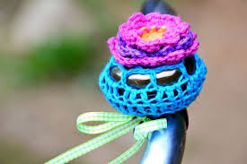 Ein Kleid Fur Die Fahrradklingel Anleitung Hakeln Kunst Diy Hakeln Figuren Hakeln