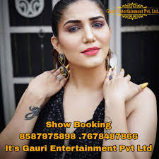 Shona Sharma's Instagram, Twitter & Facebook