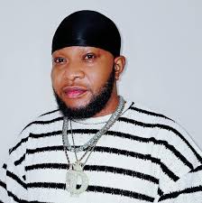 🚨 BREAKING: The world's richest female musician, Taylor Swift, is now  officially engaged to NFL star Travis Kelce! 💍 “Your English teacher and  your gym teacher are getting married 🧨” Congrats to