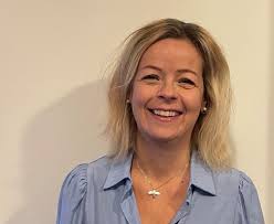 Christine Elm's Instagram, Twitter & Facebook