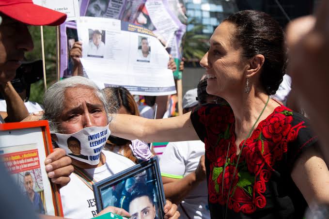 Sheinbaum elude diálogo con buscadoras - Pie de Página