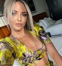 Erin Caples's Instagram, Twitter & Facebook