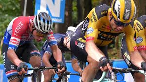 Van der poel duldde wereldkampioen wout van aert een halve ronde voor zich uit en ging er toen als een speer vandoor. Adrie Van Der Poel Over De Fittie Tussen Matje En Van Aert Opgeklopte Boel Nos