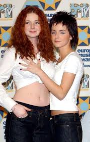 Тату (t.a.t.u.) — нас не догонят (200 kmh in the wrong lane (200 по встречной 2002). Sangerin Julia Volkova Ist Kaum Wieder Zu Erkennen Mopo De