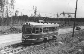 Вагону на снимке 10 лет. Karpinskij Tramvaj Vikipediya