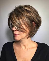 90 Exemples De Coiffure Cheveux Court Les Tendances Qui Vont Marquer L Ete De 2018 Maison 2018 Cheveux Courts Bob Cheveux Courts Coupe De Cheveux Courte