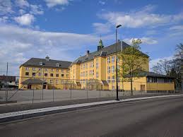 Administrasjonssenter i skedsmo i akershus (nn); File Volla Skole Lillestrom Jpg Wikimedia Commons