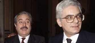 Pietro grasso lavorò fianco a fianco dei giudici falcone e borsellino e in questo libro ripercorre la loro storia comune e un bel pezzo della storia d'italia. Mattarella Falcone E Borsellino Esempi Da Seguire Il Presidente Della Repubblica Ne Parla Ai Ragazzi Farodiroma