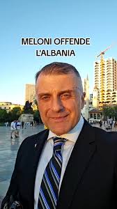 Bellissima” di Yasmin Incretolli *è romanzo che non desidera mostrare una  forma di salvezza, una via d'uscita dal gorgo esistenziale. È un romanzo  che trascina il lettore per i capelli, lo risucchia