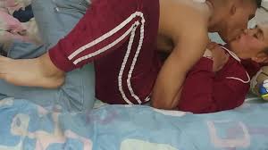 سكس عائلي بالمنزل اخ مصري ينام مع اختة الجميلة ويفشخ طيزها