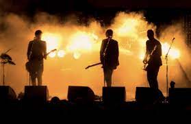 Musik rock, yaitu musik populer yang berasal dari musik rock and roll di amerika serikat pada tahun 1950. Macam Macam Jenis Genre Musik Populer Infoakurat Com