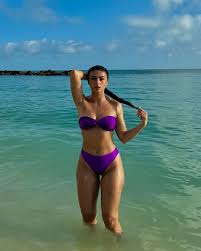 Lenna Vivas Nue - Photos Sexy de la tiktokeuse fan de sneakers - Comment  Séduire