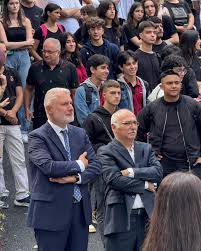 Rahmetli babamın rahmetli annemin adına yirmi dört yıl önce yaptırdığı  Beşiktaş Ihlamur Kasrının karşındaki Bingül Erdem Anadolu Lisesinin  2024-2025 Eğitim Öğretim Yılı açılış törenine katılmak ve pırıl pırıl  gençlerle birlikte olmak benim