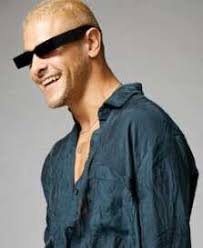 Elle Man Abril 2022: Reik by ExpansionPublishing