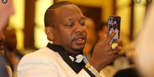 He grew up with his family in mombasa where he was born. Jgdevi9w2ukoym