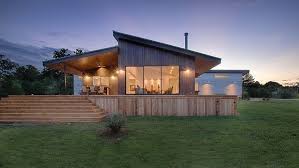 Cadre Verdoyant Paysage Vallonne Et Etang En Point De Mire Pour Cette Maison Bois Contemporaine Construire Tendance Architecture House Exterior Design Architecture