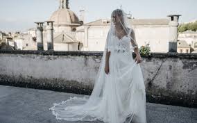 Le tendenze per gli abiti da sposa 2021 confermano i modelli più apprezzati del 2020. Moda Sposa 2021 Quali Abiti Saranno Di Tendenza Abiti Da Sposa Roma