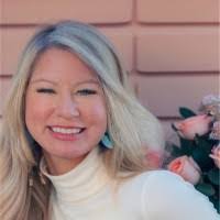 Lindsey Coon's Instagram, Twitter & Facebook