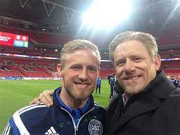 Связаться со страницей kasper schmeichel в messenger. Kak Peter Shmejhel Kajfuet Ot Pobedy Syna Foto Goda Blogi Sports Ru