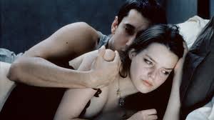 Ayip Yatakta Olur Sinematurk Com