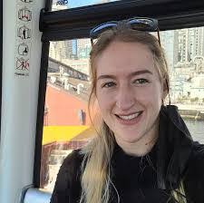 Holly Harlin's Instagram, Twitter & Facebook