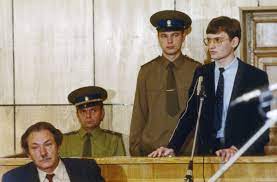 Mathias rust (geboren op 1 juni 1968) is een duitse vlieger die bekend staat om zijn vlucht die eindigde met een landing bij het. A Precursor To Drones At The White House Mathias Rust In Moscow Time