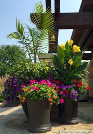 Gorgeous 50 Awesome Summer Container Garden Design Ideas Roomaholic Com Container Gardening Garten Garten Design Bepflanzung