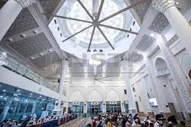 Sejarah pembangunan masjid kubah emas yang didirikan oleh dian al mahir dimulai sejak 2001. Masjid Al Umm Sasar Jadi Hab Ilmu Intelektual