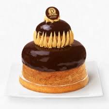 At The End Of The 17th Century Dalloyau Used To Work At The Court Of Versailles Then In The 18th Century Wa Sweet Pastries International Desserts Desserts