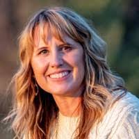 Lori Muir's Instagram, Twitter & Facebook