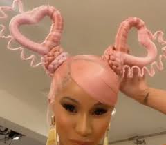 Short pink hairstyles are the newest trend, and you may have come across teens rocking the pink hair look with utmost confidence. Who Designed Cardi B S Heart Wig Rapper Shows Off Incredible Pink Hairstyle On Instagram