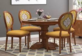 The table has a central pedestal that allows for plenty of legroom and strikes a stylish silhouette. Pin En Comedores