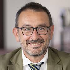 Encepado rígido de 9 pilotes: suponer reparto equitativo