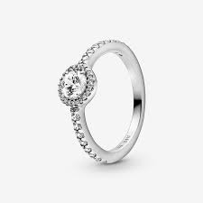 Pair it with an elegant necklace or pendant to complement your look. Statement Ringe Ausgefallene Ringe Pandora