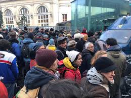 Format disponible / available format : 10 Decembre Revivez La Journee De Manifestations A Paris Et En Regions Mediapart