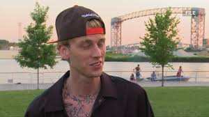John krasinski hosts saturday night live with musical guest machine gun kelly on january 30, 2021. Machine Gun Kelly To Make First Appearance As Musical Guest On Saturday Night Live Wkyc Com