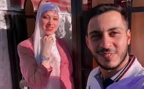 يؤدي تدمير منزل أجداده إلى انتقام شاب تحت شخصية مقنعة. Ø§Ù„ÙˆÙ„ÙŠØ¯ Ù…Ù‚Ø¯Ø§Ø¯ ÙŠØ³ØªØ¹Ø¯ Ù„Ø²ÙØ§ÙÙ‡ ÙˆÙŠØ³ØªØ¹Ø±Ø¶ Ù…Ù†Ø²Ù„ Ø§Ù„Ø²ÙˆØ¬ÙŠØ© Ø§Ù„ÙˆØ·Ù†ÙŠØ© Ù„Ù„Ø¥Ø¹Ù„Ø§Ù…
