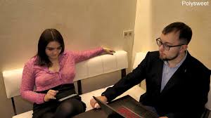 Utangaç Kız Patronuyla Sevişti Sonra Boynuzlu Kocasını Evde Öptü Porno 7DAK  farkıyla izle