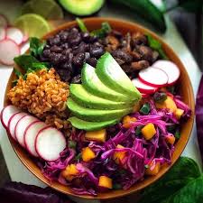 Mangue Radis Riz Kale Champignons Sautes Avocat Chou Rouge Haricots Noirs Mango Slaw Sweet And Spicy Burrito Bowl