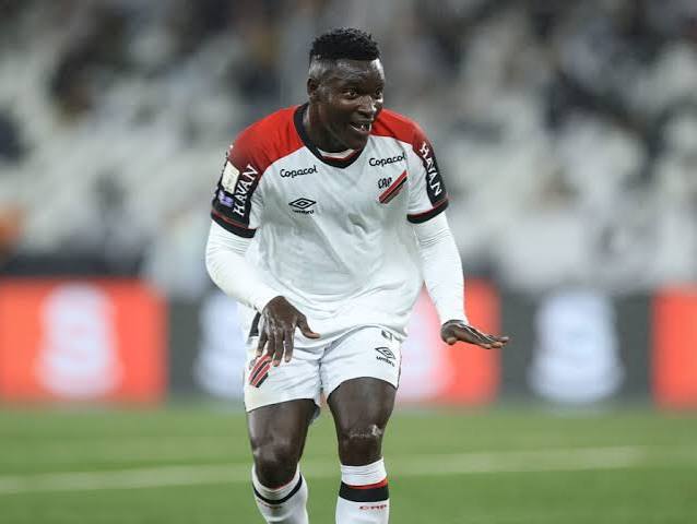 Athletico vence o Botafogo com dois do artilheiro Viveros