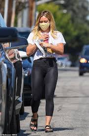 Photogallery of hilary duff updates weekly. Hilary Duff Beats The Heat In Black Leggings As She Leaves Starbucks Readsector
