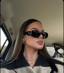 Gafas Prada para mujer: la elegancia redefinida en Céline Roland