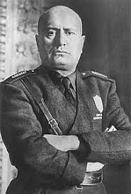 In questa veste egli orienta i lavori dell'apparato statale preposto al controllo dell'ordine pubblico secondo gli interessi fondamentali del fascismo e lo fa innanzitutto. Benito Mussolini Wikipedia