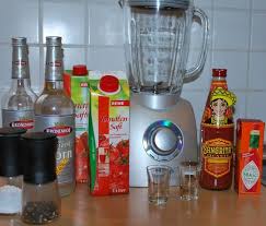 Der Mexikaner Ist Ein Fruchtig Scharfer Tomatenschnaps Und Anders Als Der Name Es Vermuten Lasst Eigentlich Deutsche Mexikaner Schnaps Schnaps Schnaps Rezepte