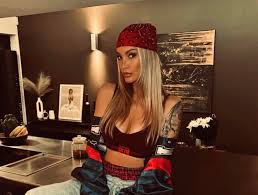 Marie Parmentier (Les Anges 5) : Vanessa Lawrens, cest une menteuse qui  fait des choses pas très catholiques ! - Public