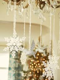 как красиво украсить квартиру на новый год своими руками Classic Silver And White Christmas Table Decor Rozhdestvenskie Ukrasheniya Svoimi Rukami Rozhdestvenskie Ukrasheniya I Rozhdestvenskie Podelki