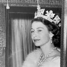 Queen A 25 After A Year Of Mourning For Her Father Young Queen Elizabeth Elizabeth Ii Queen Elizabeth