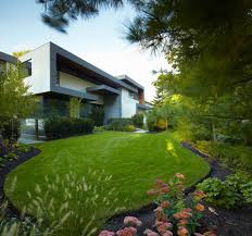 Awarded Contemporary Home With Beautiful Garden In Toronto Canada Freshome Com Landscape Design Beautiful Gardens Architect Design