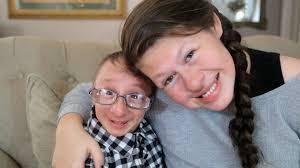 Kari Moon's Instagram, Twitter & Facebook